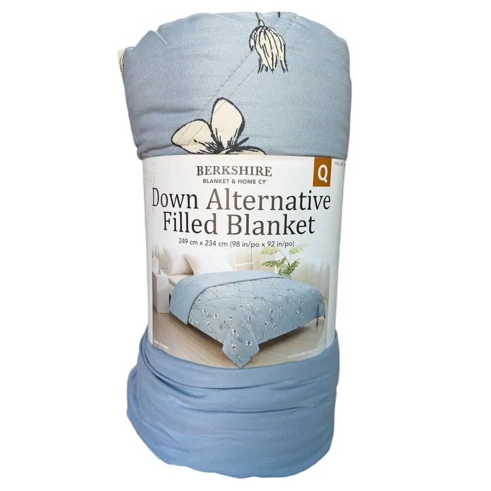 Berkshire Down Alternative Filled Blanket Reverse to Solid Queen Size 98 X 92